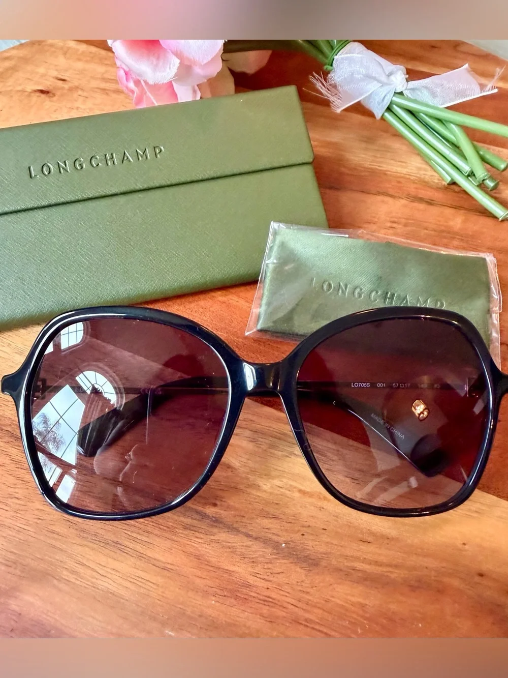 Longchamp LO705S (Color 001) Black Frame Sunglasses Purple Gradient Lenses NIB
